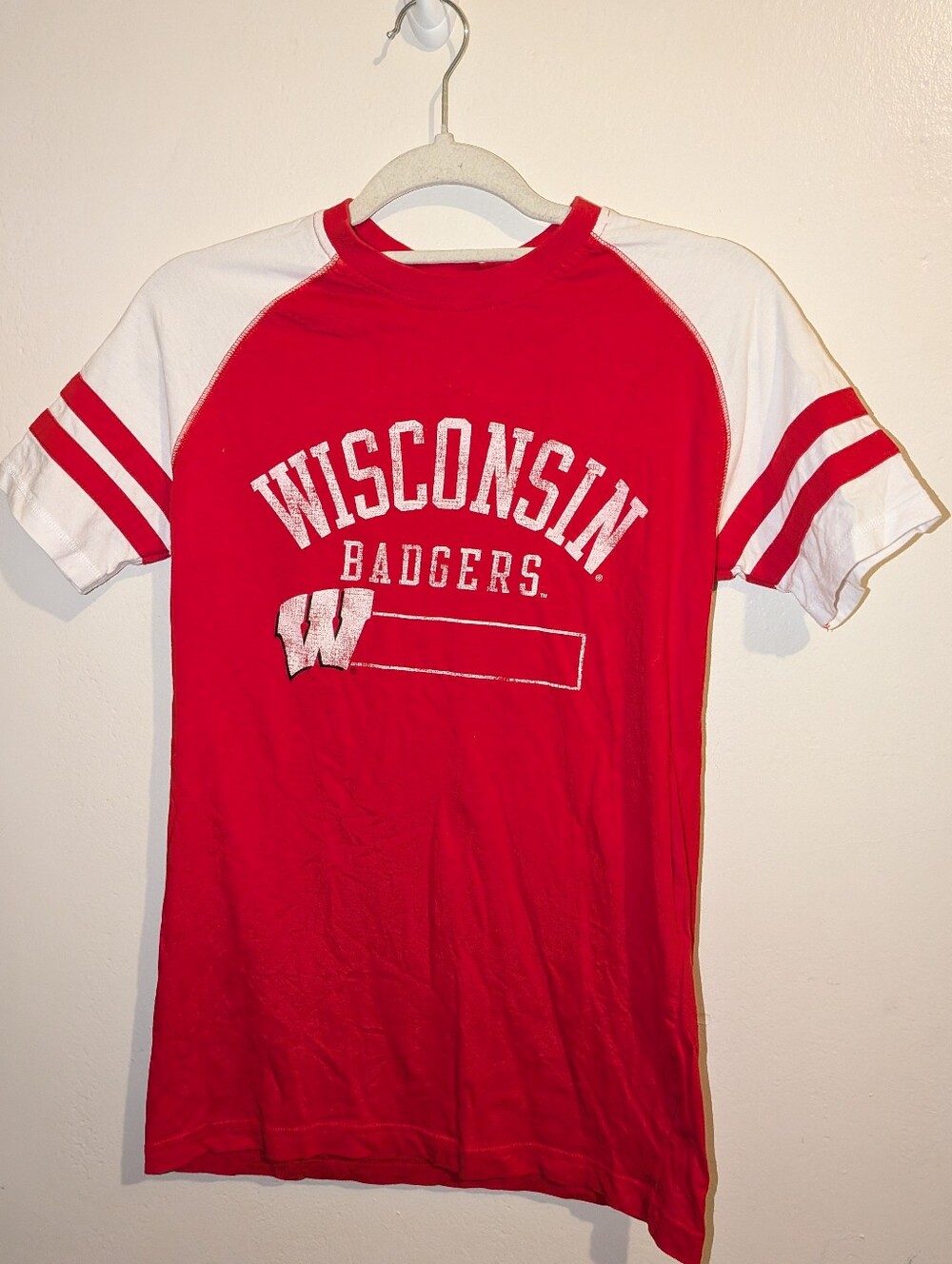 Rivalry Threads Red and White Wisconsin Badgers Raglan Tee Size S